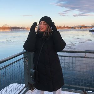 Meet your Posher, Cynthia